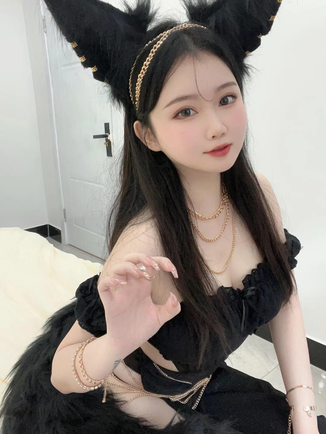 是依酱呀 - 黑狼 [34P,2V-134MB] tg@simisebaisi 【丝足阁】003.webp